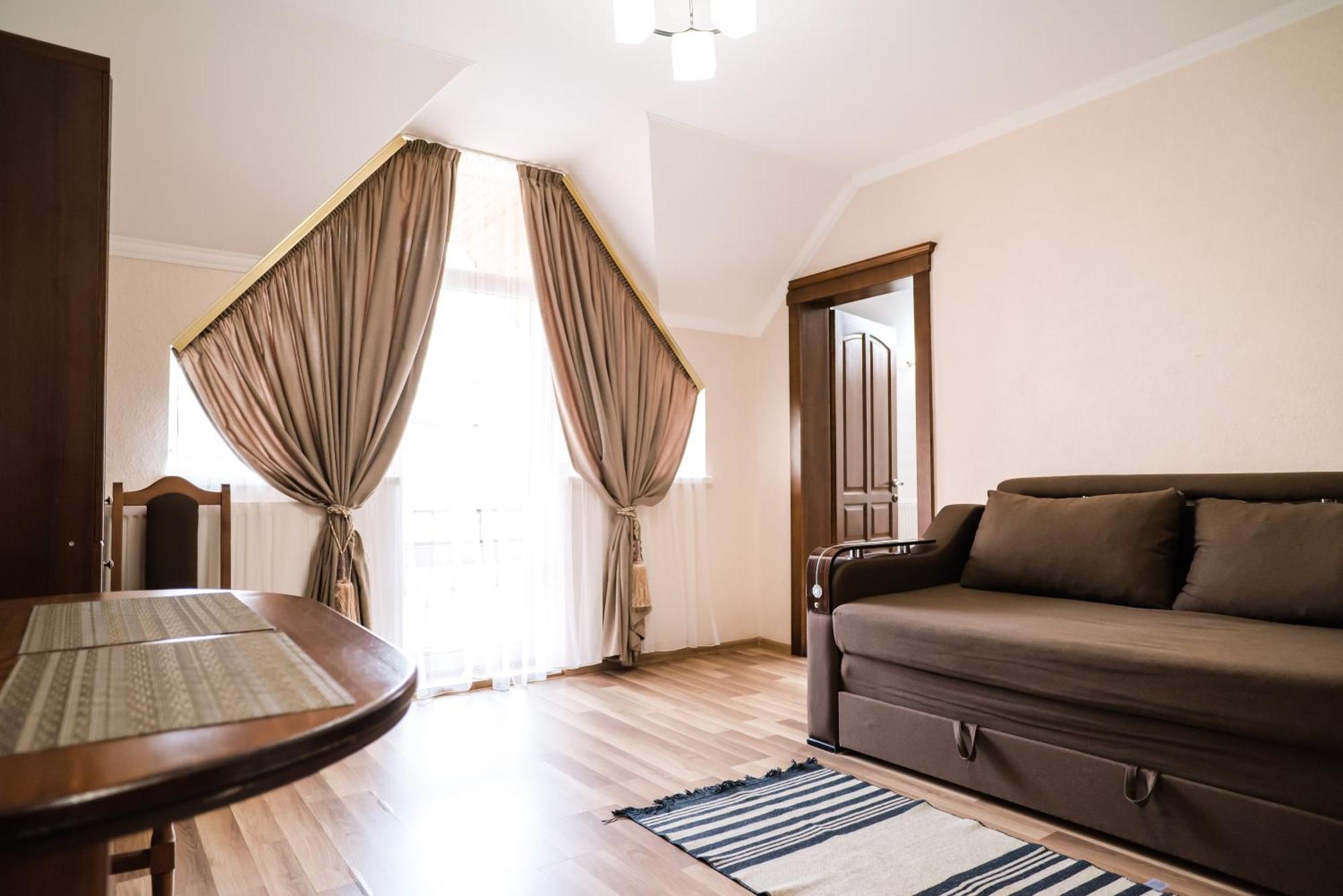 Hotel Вікторія Polyana  Esterno foto